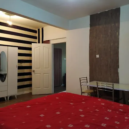 Uzis Double Istanbul